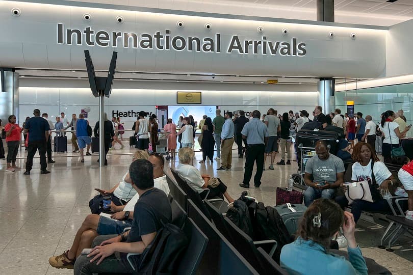 مصر للطيران: تزاحم بمطار هيثرو لندن خلال الكريسماس وعيد الميلاد لإضراب مسئولي الجوازات