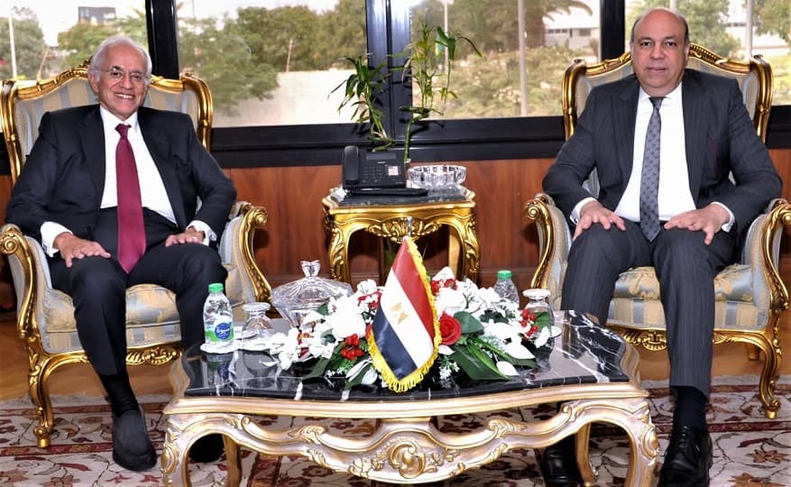 وزير الطيران يبحث مع مجموعة "كوبيلوزوس" اليونانية فرص الاستثمار في إدارة وتشغيل المطارات