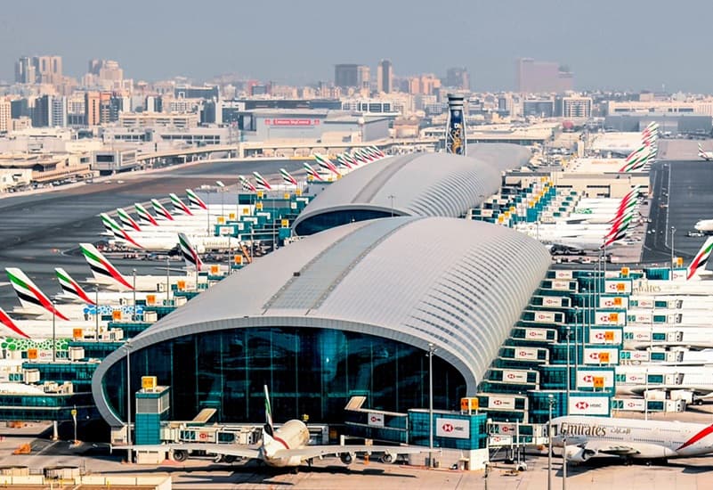 مطار دبي يستأنف تشغيل الرحلات بعد إغلاق مؤقت للمجال الجوي