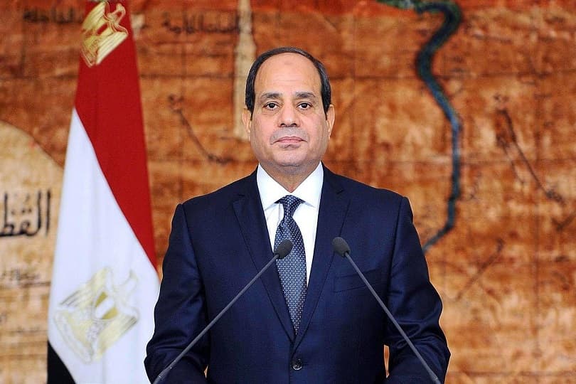 الرئيس السيسي يوقع قانونا لضمان شركة مصر للطيران في رحلاتها من وإلى روسيا ضد أي مخاطر