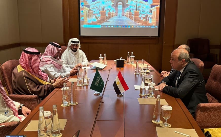 الحفني يلتقي مع رئيس هيئة الطيران المدني السعودي لتعزيز التعاون المشترك في قطاع الطيران