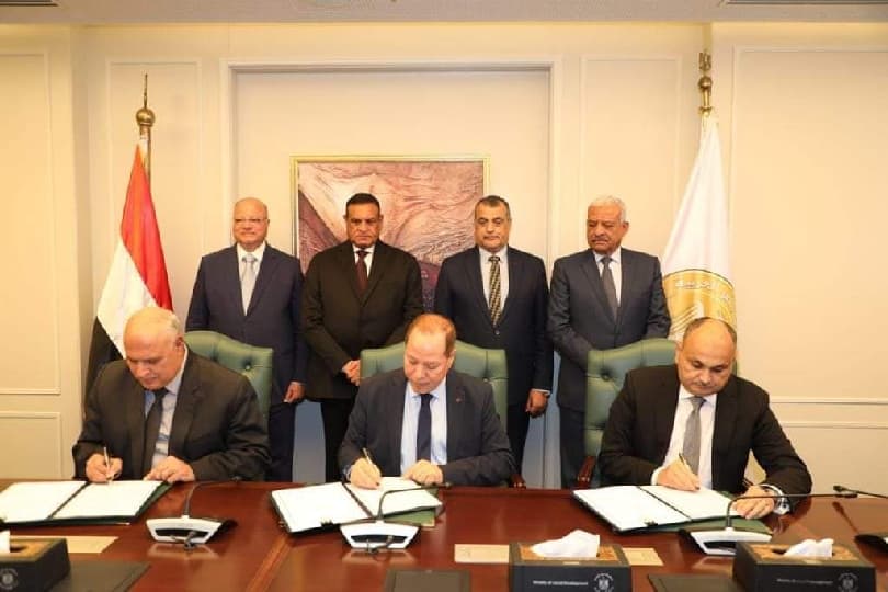 توقيع اتفاق لتنفيذ مشروع الدفع المسبق لتذكرة ركوب أتوبيسات النقل العام بالقاهرة.. تفاصيل