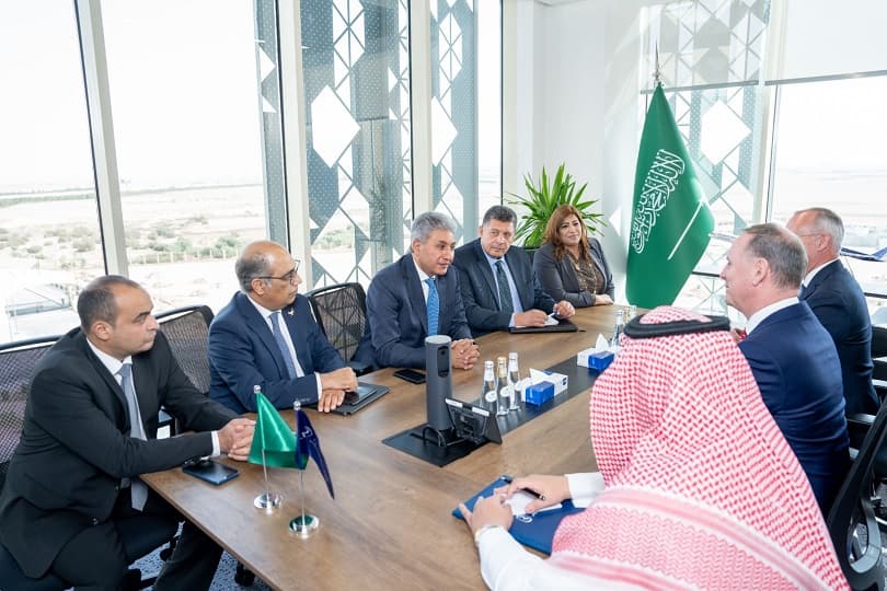 وزير السياحة يستعرض مع مسئولي شركات الطيران السعودية خططها التشغيلية إلى المقصد المصري