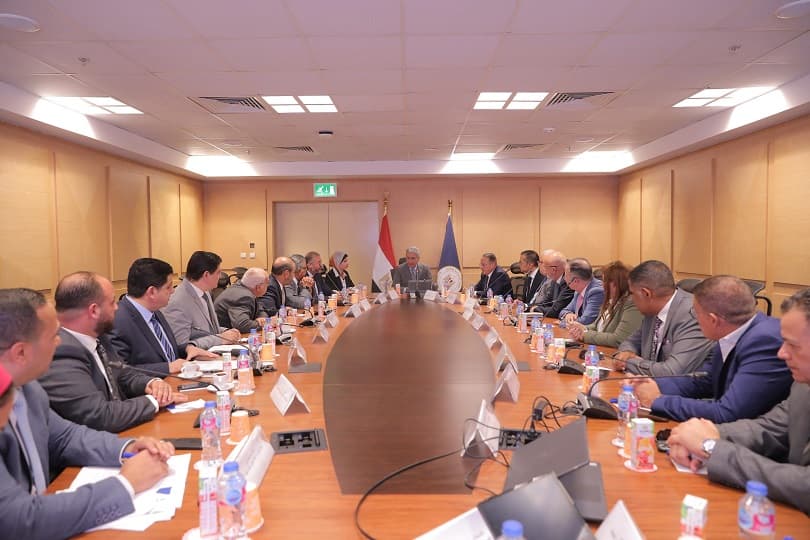 وزير السياحة والآثار يعقد اجتماعه الأول مع مجلس إدارة الاتحاد المصري للغرف السياحية (تفاصيل)