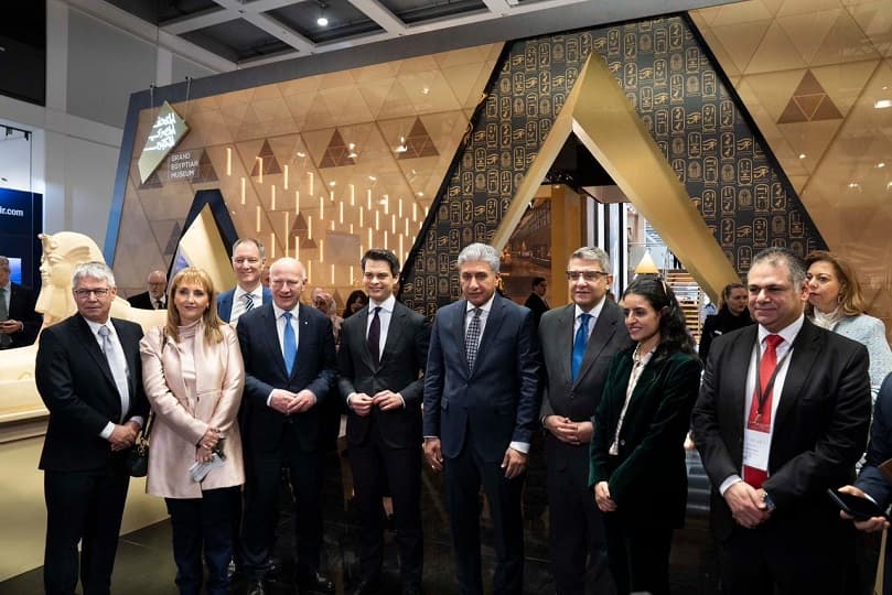عمدة برلين يعرب عن رغبته في زيارة المتحف المصري الكبير خلال فعاليات افتتاح معرض ITB 2026