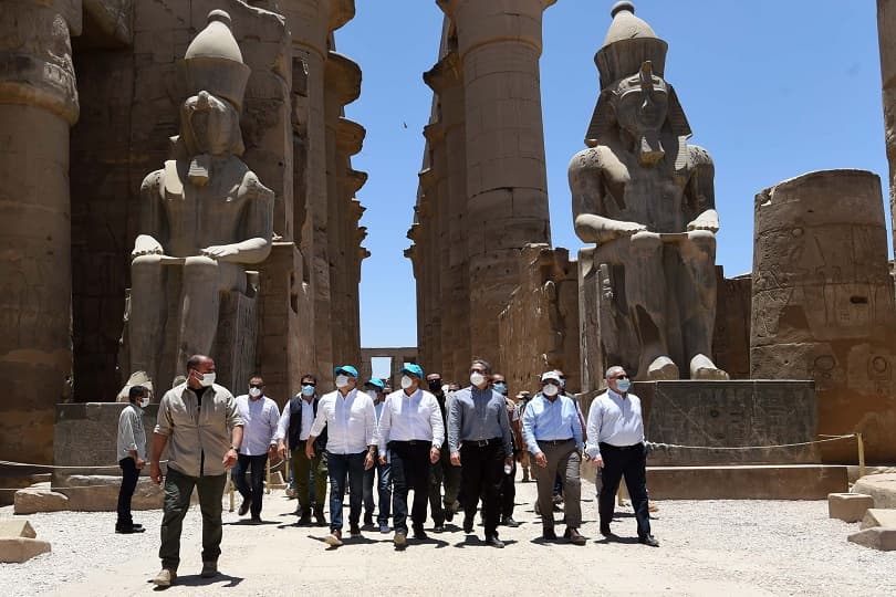 رئيس الوزراء يتفقد أعمال ترميم طريق الكباش بالأقصر استعدادا لاحتفالية الافتتاح