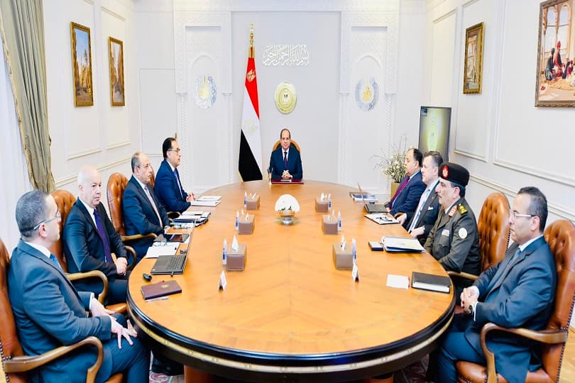 السيسي يوجه بالاستفادة من البنية التحتية للمطارات والفنادق والمقاصد السياحية في مصر