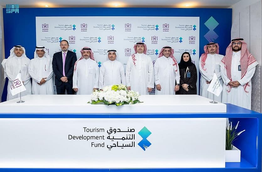 "التنمية السياحي" السعودي يوقع اتفاقية مع "العثيم" للاستثمار لتطوير مشروعات سياحية بالمملكة