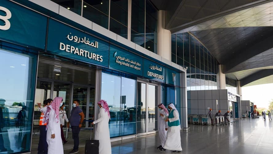 "الطيران المدني" السعودية تصدر تقرير أداء المطارات الداخلية والدولية خلال مارس 2025