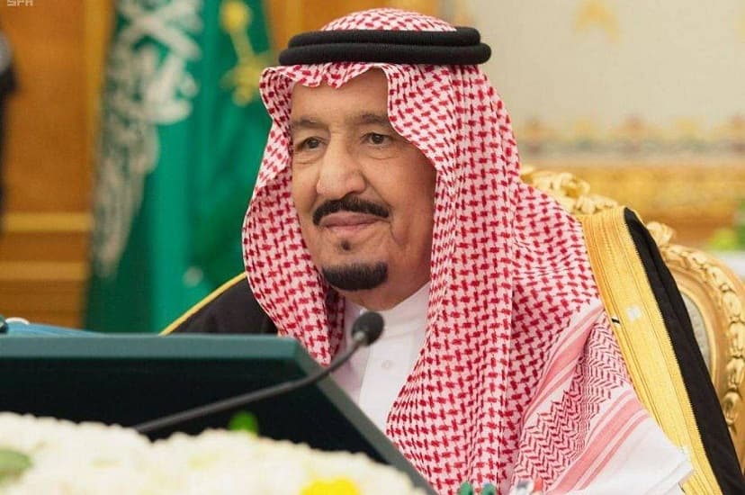 السعودية تمدد تعليق الرحلات الجوية أسبوعا آخر وتسمح بمغادرة المقيمين