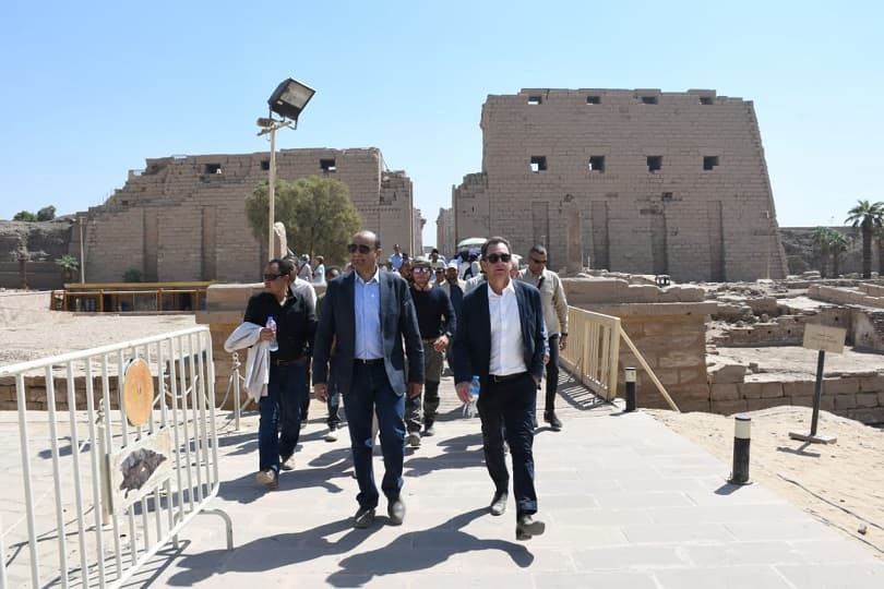أمين عام المجلس الأعلى للآثار يتفقد معابد الكرنك بالأقصر لمتابعة مشروعات الترميم.. بالتفاصيل
