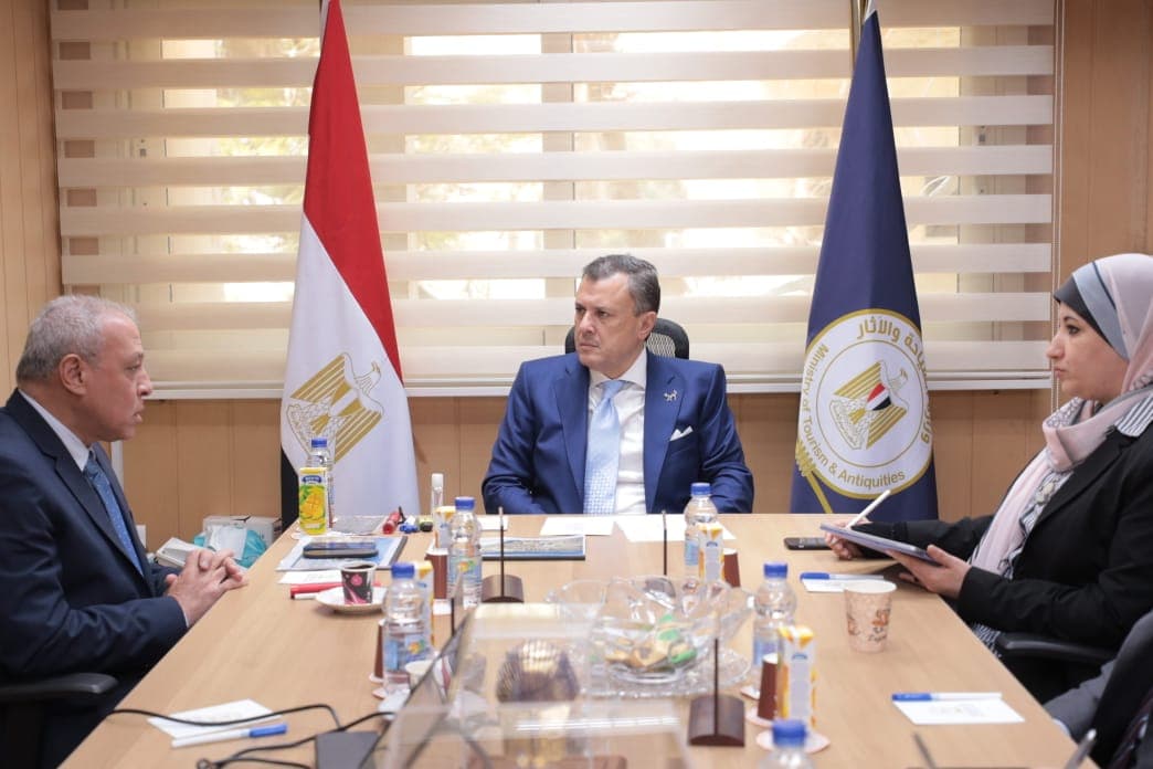 عيسى يبحث مع رئيس هيئة تنمية الصعيد مقترحات جذب الاستثمارات السياحية لمحافظات الصعيد