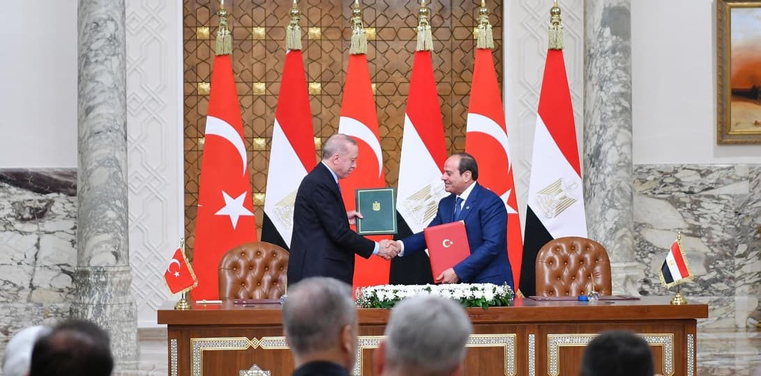 السيسي وأردوغان يبحثان التعاون بين مصر وتركيا في مجلات الطيران والسياحة والآثار.. تفاصيل