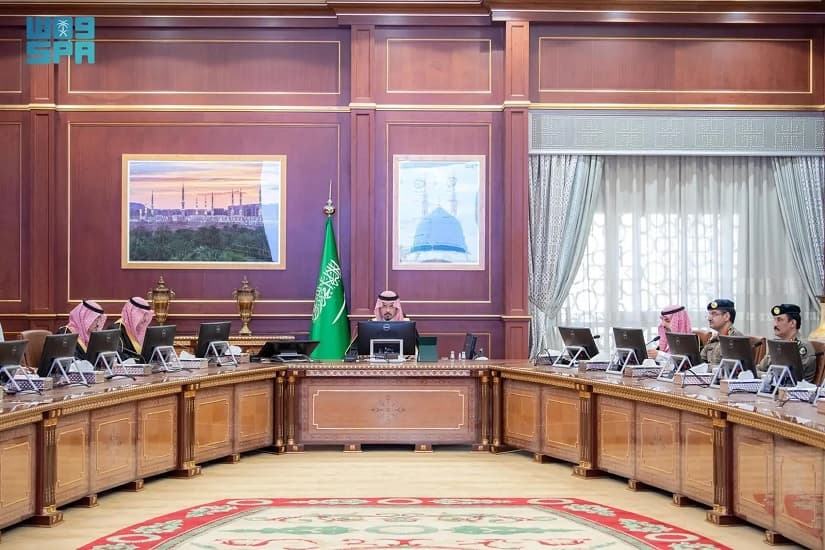 أمير المدينة المنورة يترأس اجتماعا لمناقشة استعدادات شهر رمضان 1446هـ
