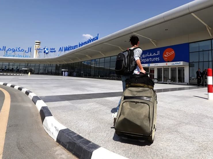 الإمارات تعفي المتأثرين بإغلاق المجال الجوي من غرامات تأخر المغادرة