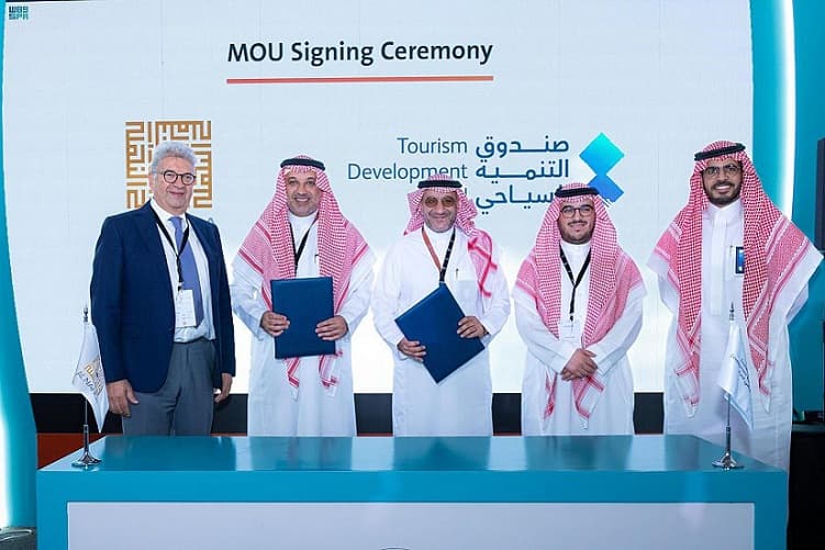"التنمية السياحية" السعودي يتفق مع "النهلة" لتطوير وتشغيل مشروعات سياحية في عدة وجهات