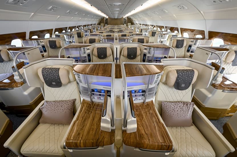 طيران الإمارات تحول أول طائرة إيرباص A380 ذات الدرجتين إلى 3 درجات سفر
