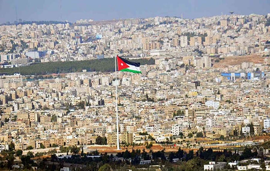 الأردن تعيد فرض حظر التجول الشامل في عمان والزرقاء لتزايد حالات كورونا