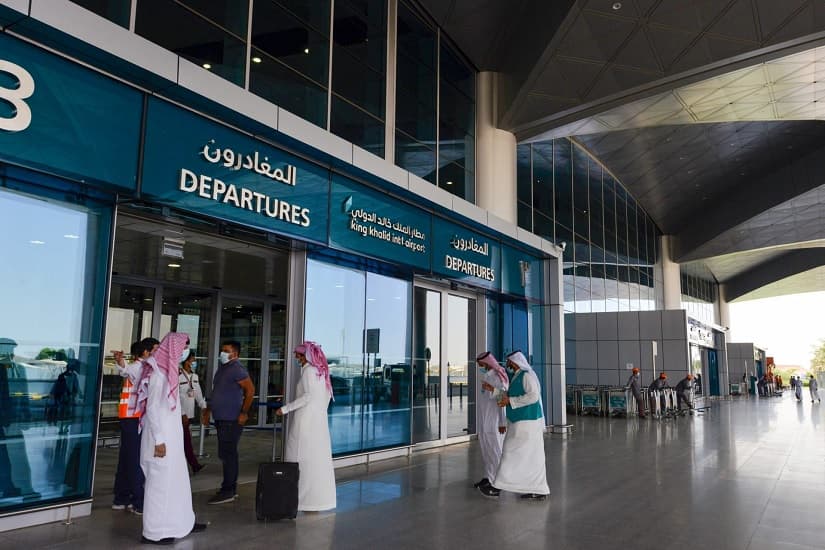 "الطيران المدني" السعودية تصدر تقرير أداء المطارات الداخلية والدولية خلال فبراير 2025