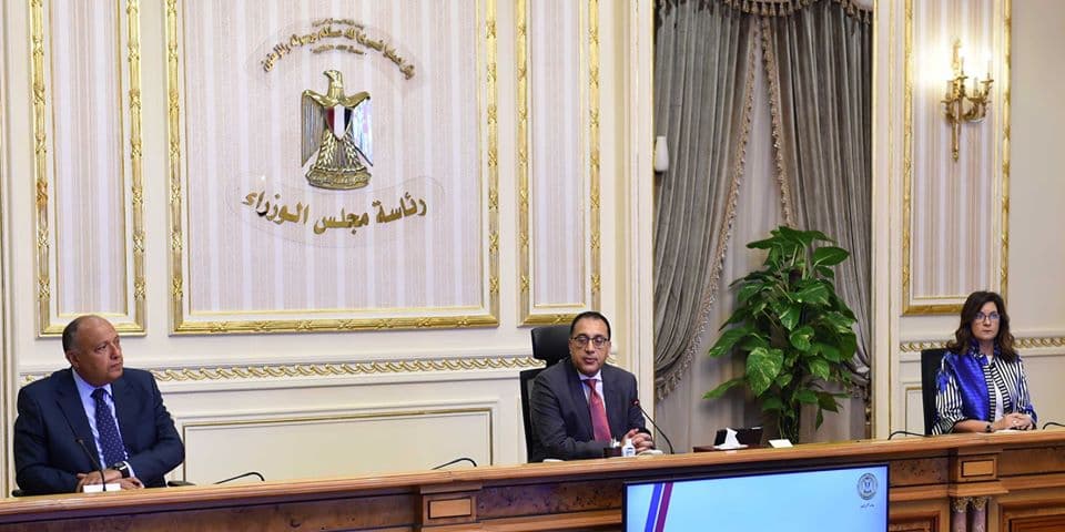 مدبولي: الدولة تتحمل تكلفة العزل الصحي للعائدين من الخارج بالمدن الجامعية وليس بالفنادق