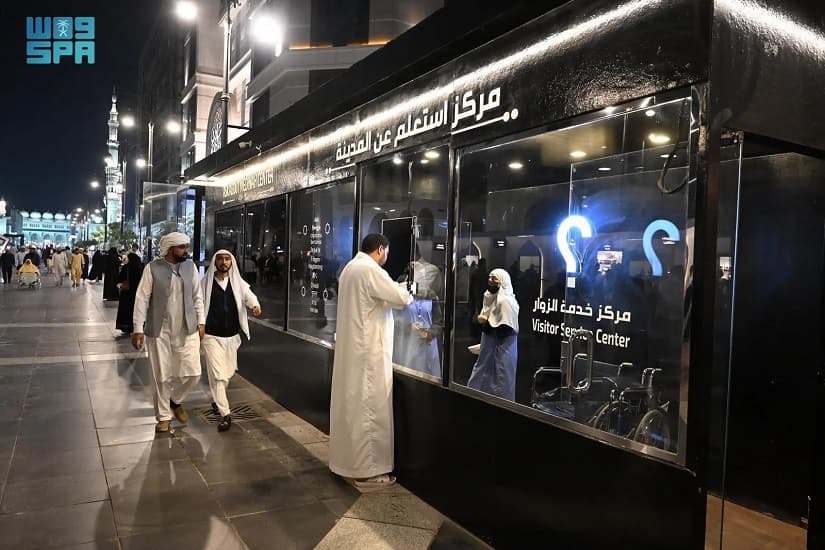 مركز "استعلم عن المدينة" لخدمة زوار المسجد النبوي بالمدينة المنورة بـ6 لغات.. تعرف عليه