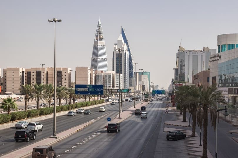 إلغاء نظام الكفيل في السعودية غدا.. وتفعيل مبادرة جديدة لتحسين بيئة العمل للوافدين