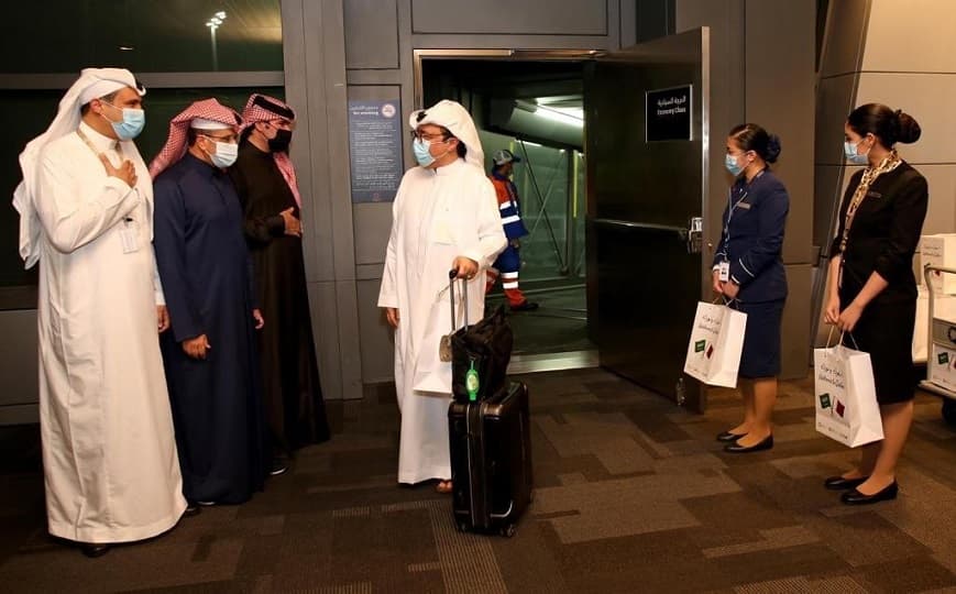 وصول أول رحلة للخطوط السعودية إلى مطار حمد الدولي في الدوحة