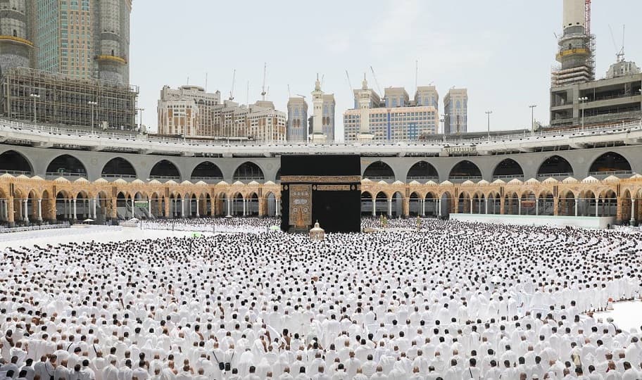 خطوات حجز تأشيرة وباقة العمرة على منصة "نسك" السعودية للمعتمرين القادمين من الخارج.. بالصور