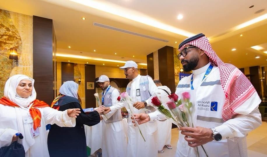 "الراجحي" للطوافة السعودية تستقبل حجاج السياحة بالمستوى الاقتصادي من المصريين بمكة.. بالصور
