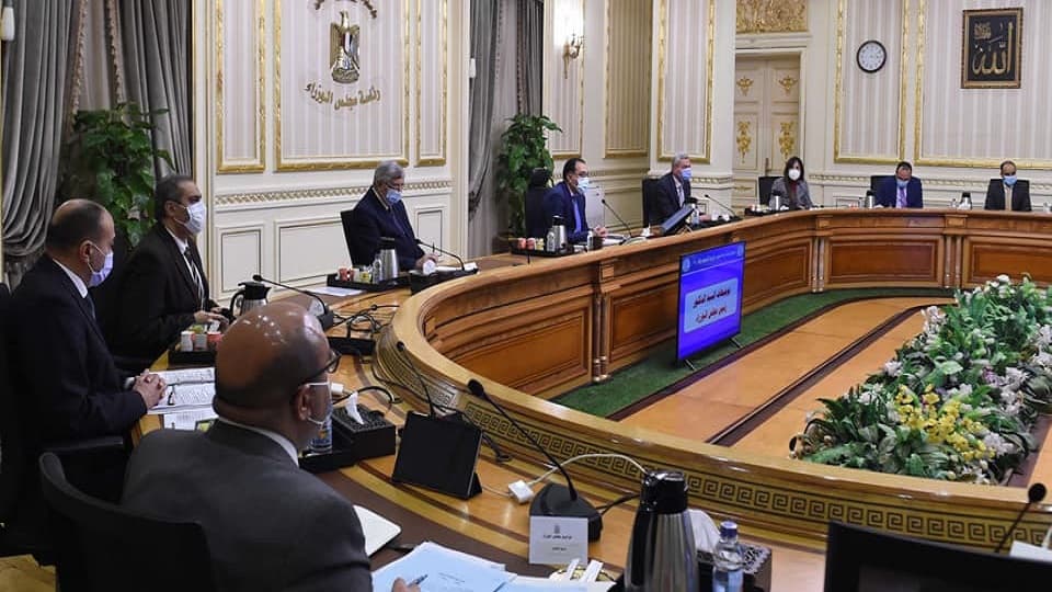 الحكومة: إلغاء احتفالات رأس السنة وشروط للأفراح وغرامة 50 جنيها لعدم ارتداء الكمامة