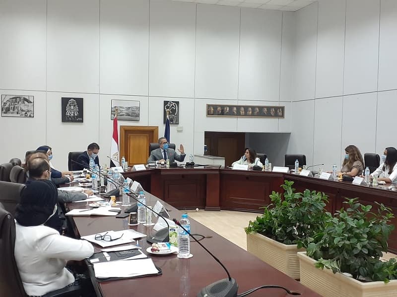 العناني يعقد اجتماع مع مديري مكاتب السياحة الداخلية لبحث آليات تعزيز التعاون