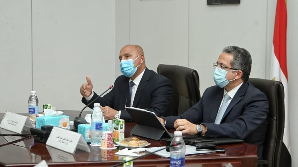 وزير النقل يكشف مشروعات تطوير السكك الحديد للارتقاء بخدمة قطاع السياحة