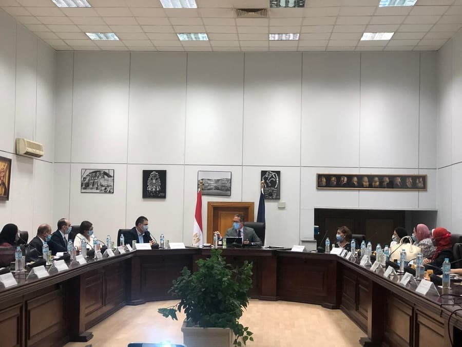 وزير السياحة يبحث خطة الترويج الداخلية والمعارض الخارجية لمصر