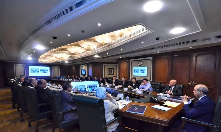 وزير الطيران يستعرض مع الشركة الصينية للهندسة المعمارية مقترحات تطوير مطار القاهرة والغردقة