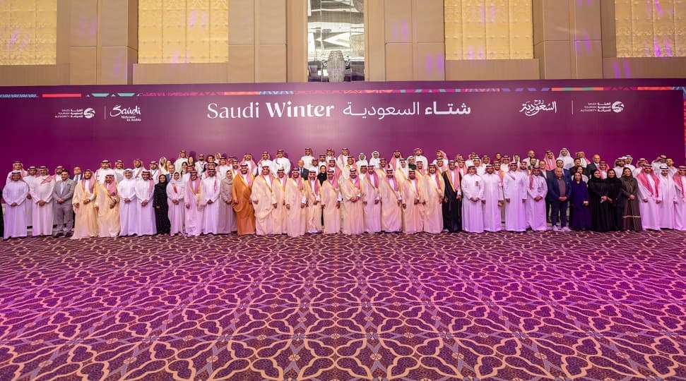 وزير السياحة السعودي يطلق برنامج "شتاء السعودية 2025".. 1200 منتج سياحي بالمملكة.. تفاصيل