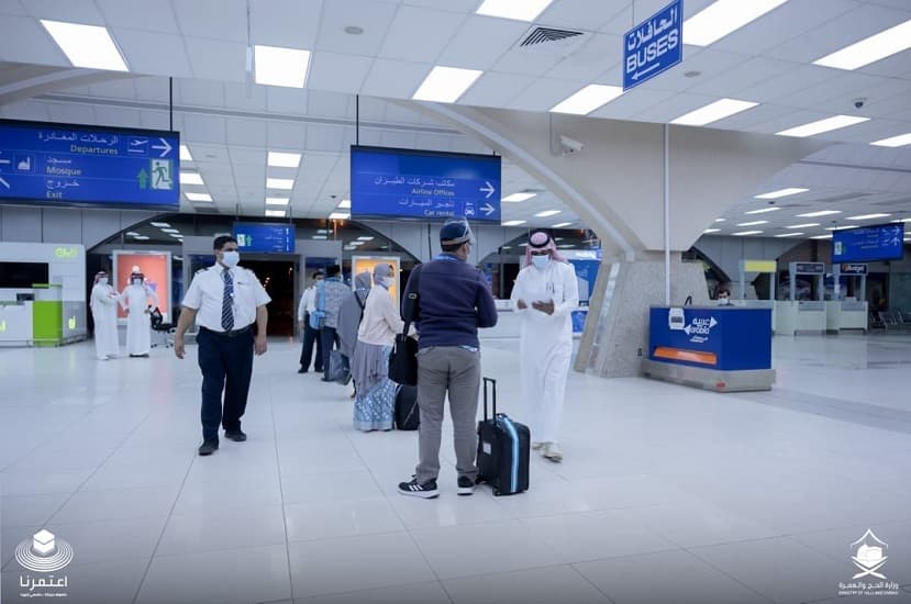 السعودية تستقبل أولى أفواج المعتمرين من إندونيسيا في 2021 (صور)