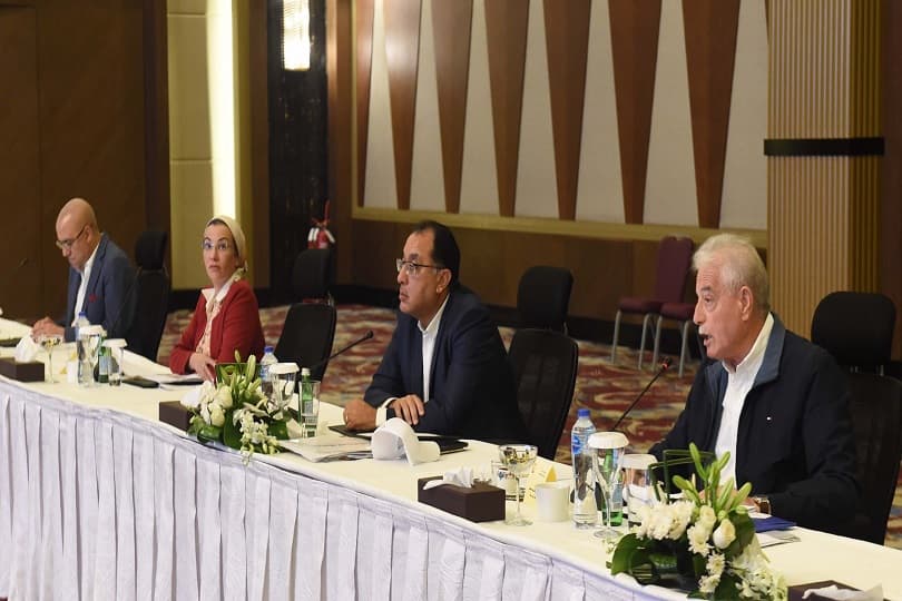 محافظ جنوب سيناء يستعرض لمدبولي موقف 30 مشروعا بشرم الشيخ استعدادا لمؤتمر المناخ.. بالتفاصيل