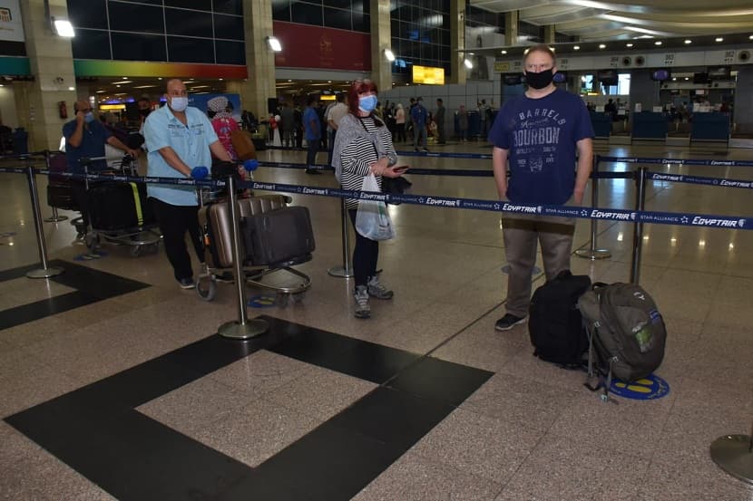 مصر للطيران تشغل 14 رحلة خارجية لنقل 2000 راكب مع بدء تشغيل المطارات.. صور