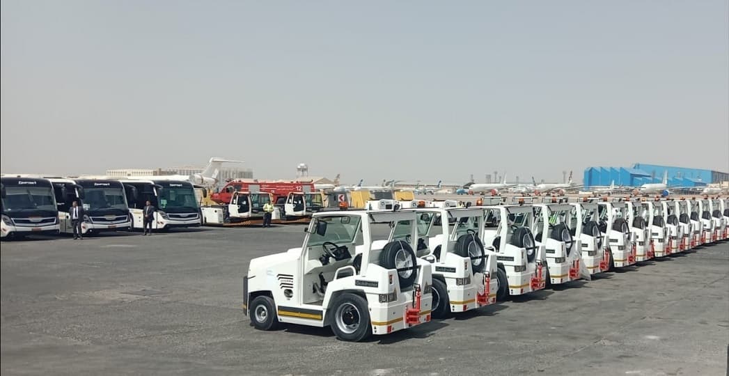 مصر للطيران تطور من أسطولها البري بانضمام 37 سيارة جديدة للخدمة الأرضية