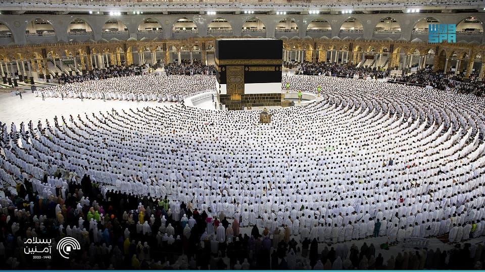 السعودية تتيح الحجز لأداء مناسك العمرة على تطبيق "اعتمرنا" بدءا من 20 ذي الحجة