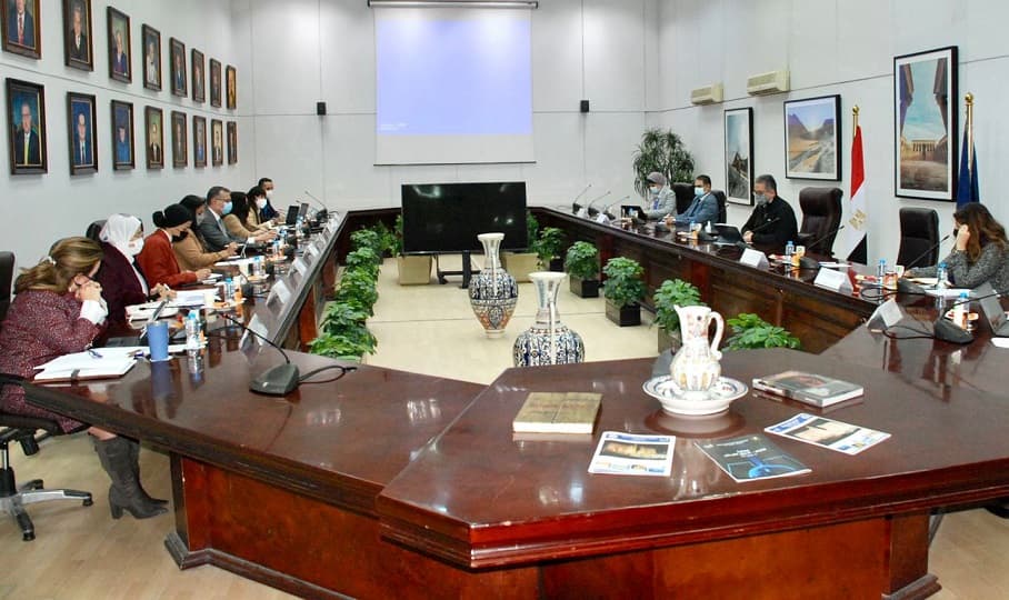 وزير السياحة: يناقش استعدادات فنادق شرم الشيخ لاستضافة ضيوف مؤتمر تغير المناخ "COP27"