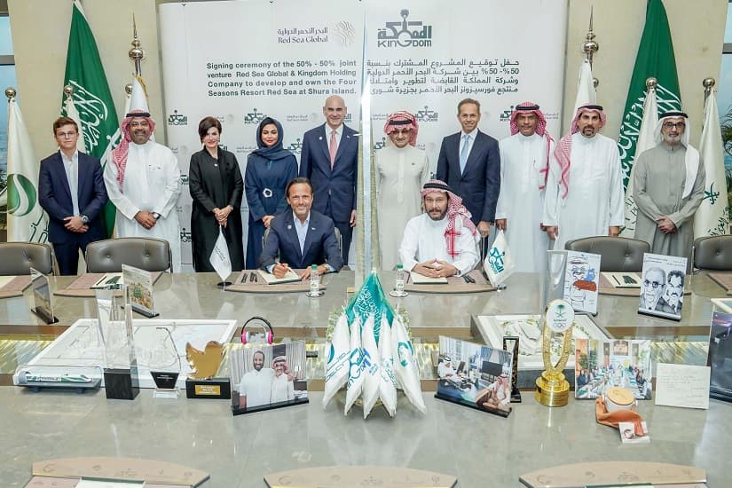 "البحر الأحمر" و"المملكة القابضة" تطوران منتجع "فورسيزونز البحر الأحمر" بالسعودية