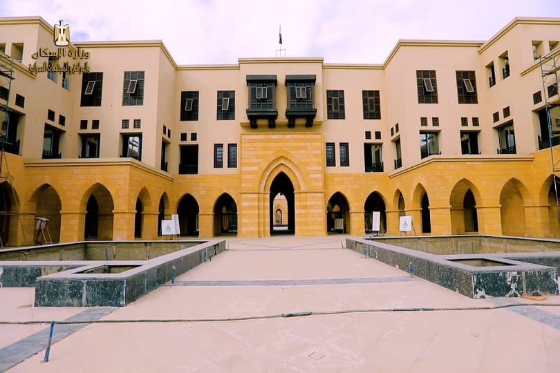 وزير الإسكان يستعرض التصميمات الداخلية لفندق مشروع تطوير منطقة سور مجرى العيون بالقاهرة
