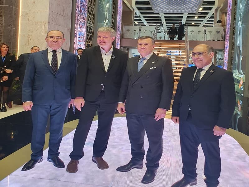 وزير السياحة يستقبل عمدة برلين بالجناح المصري في بورصة برلين السياحية "ITB"