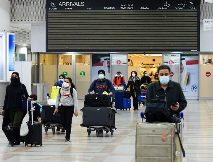 الكويت توقف العمل بمنصتي "كويت مسافر" و"بالسلامة" ونظام "منى" لاعتماد فحص PCR