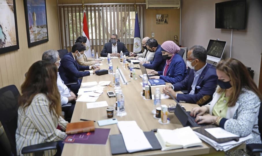 وزير السياحة مشددا: تكثيف التفتيش على الفنادق وعدم التهاون في تطبيق الإجراءات الاحترازية