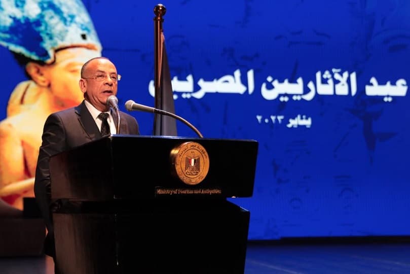 وزيري: اكتشاف أول بردية كاملة بأيادي مصرية بمنطقة آثار سقارة طولها 16 مترا
