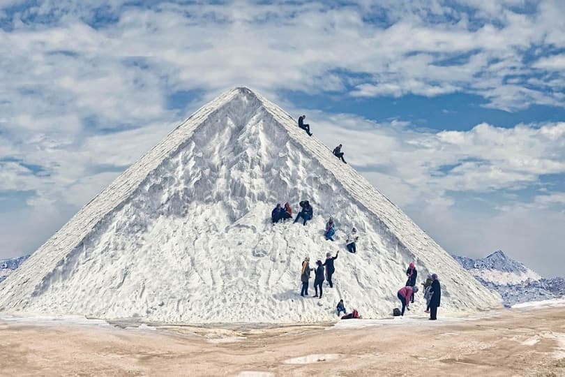 محافظ بورسعيد يشهد توقيع عقد إنشاء مجمع ملح ترفيهي وسياحي بملاحة بورفؤاد.. تفاصيل
