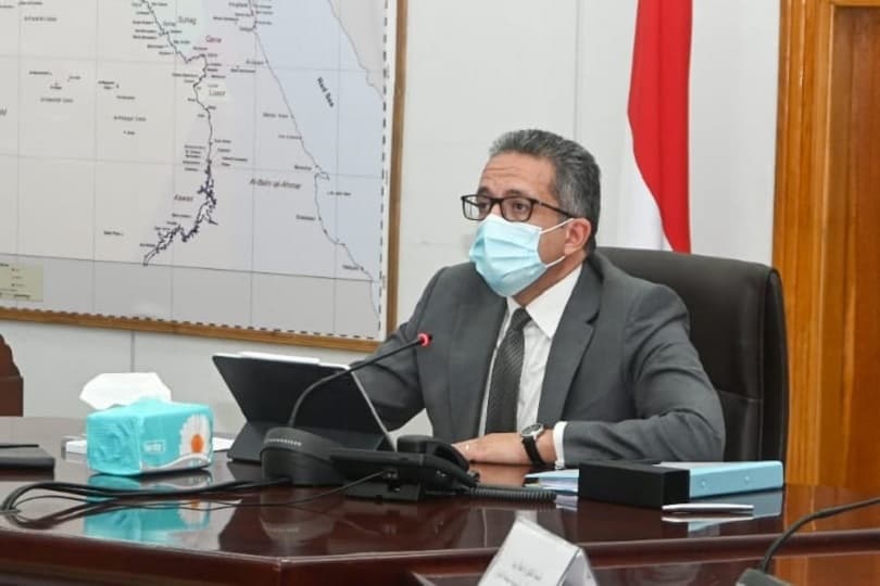 "السياحة والآثار" تعتمد الشعار الجديد لتمييز الفنادق التي طعمت كل العاملين بها