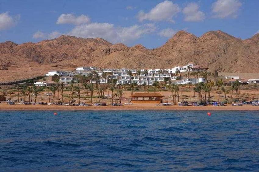 7 فنادق في دهب يحصلون على شهادة السلامة الصحية اليوم